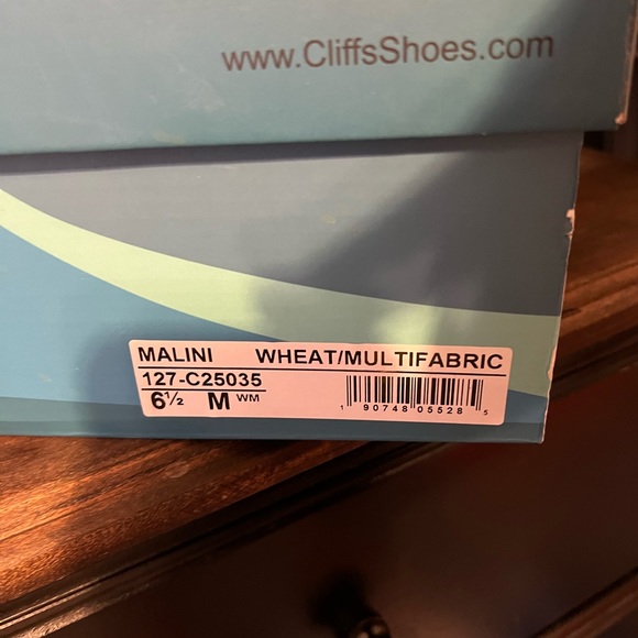 NWT 👍 Ladies Boots in 6 1/2. Never worn in box! - Picture 5 of 5